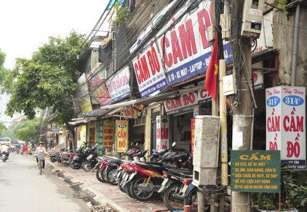 Kỳ 1: Ăn theo World Cup, tiệm cầm đồ, chợ xe cũ hốt bạc